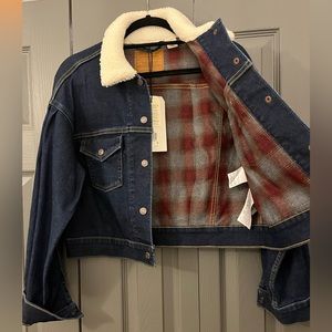 Levi Strauss XS cropped denim jacket with Sherpa collar. NWT.